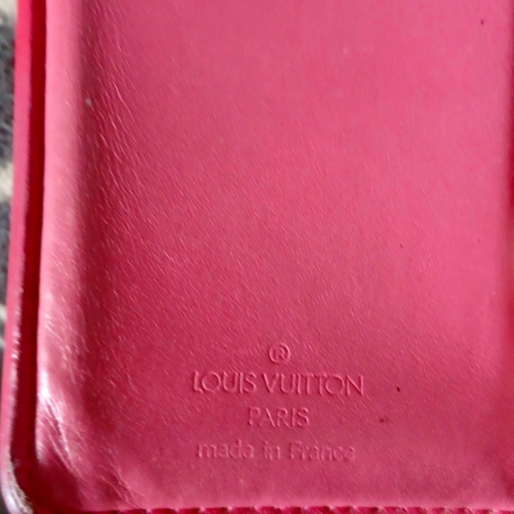 Louis Vuitton Red Wallet with Glossy Finish and Embossed Design - Picture 4 of 7